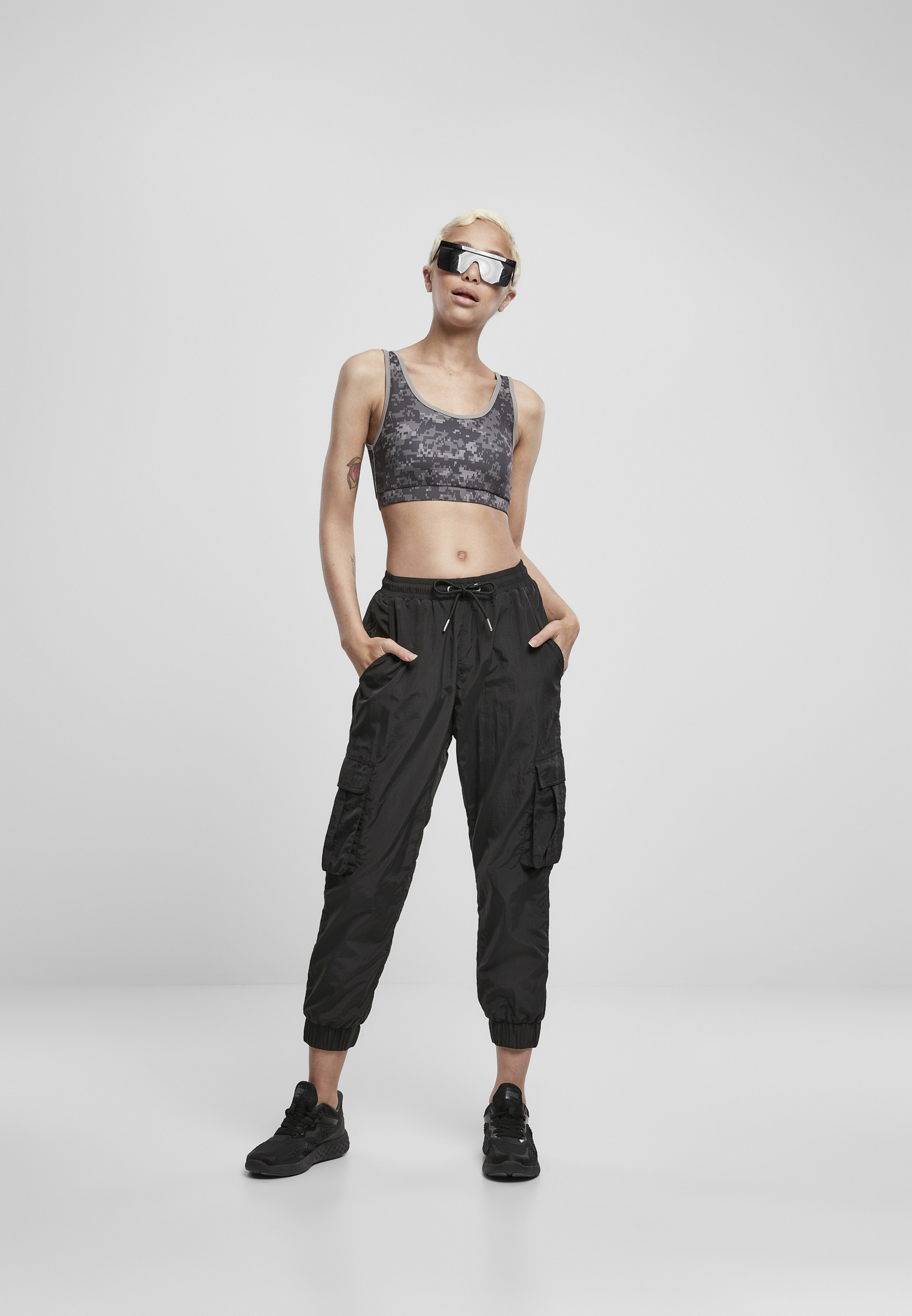 Ladies High Waist Crinkle Nylon Cargo Pants black L - variant image 4