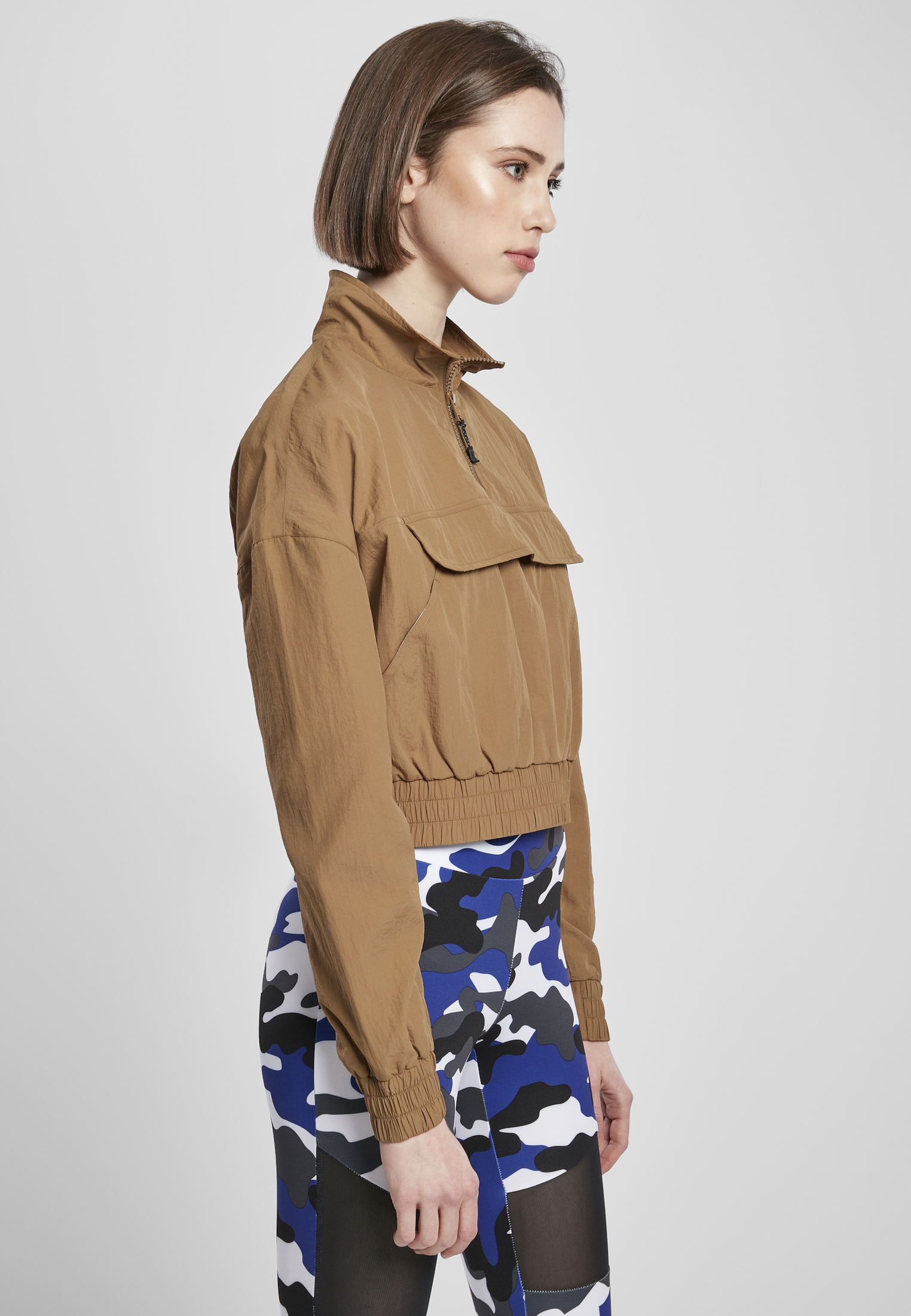 Ladies Cropped Crinkle Nylon Pull Over Jacket midground L - variant image 3
