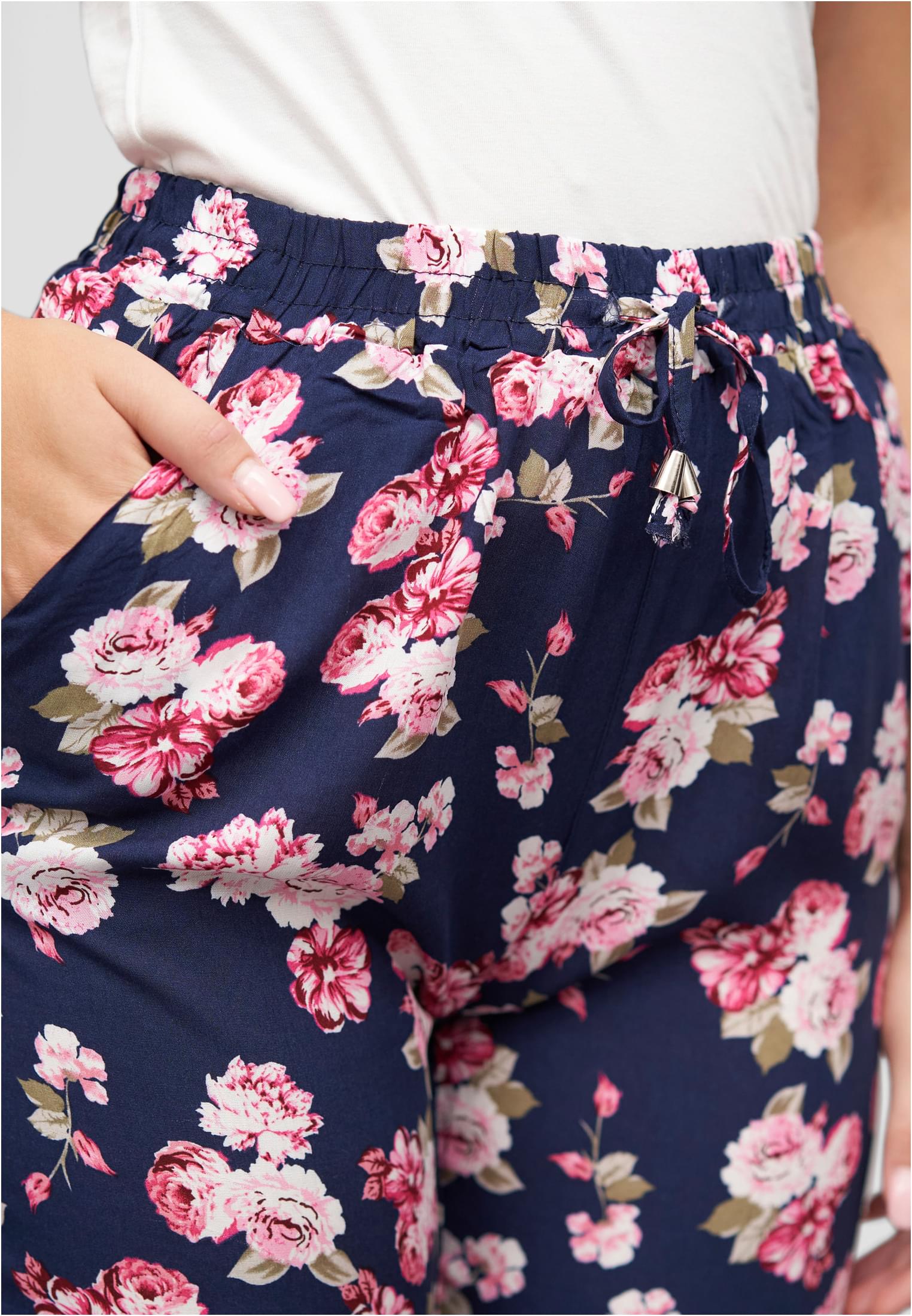 Viskose Hose mit Bündchen 2-Pockets & Blumen Print - related product back image 9