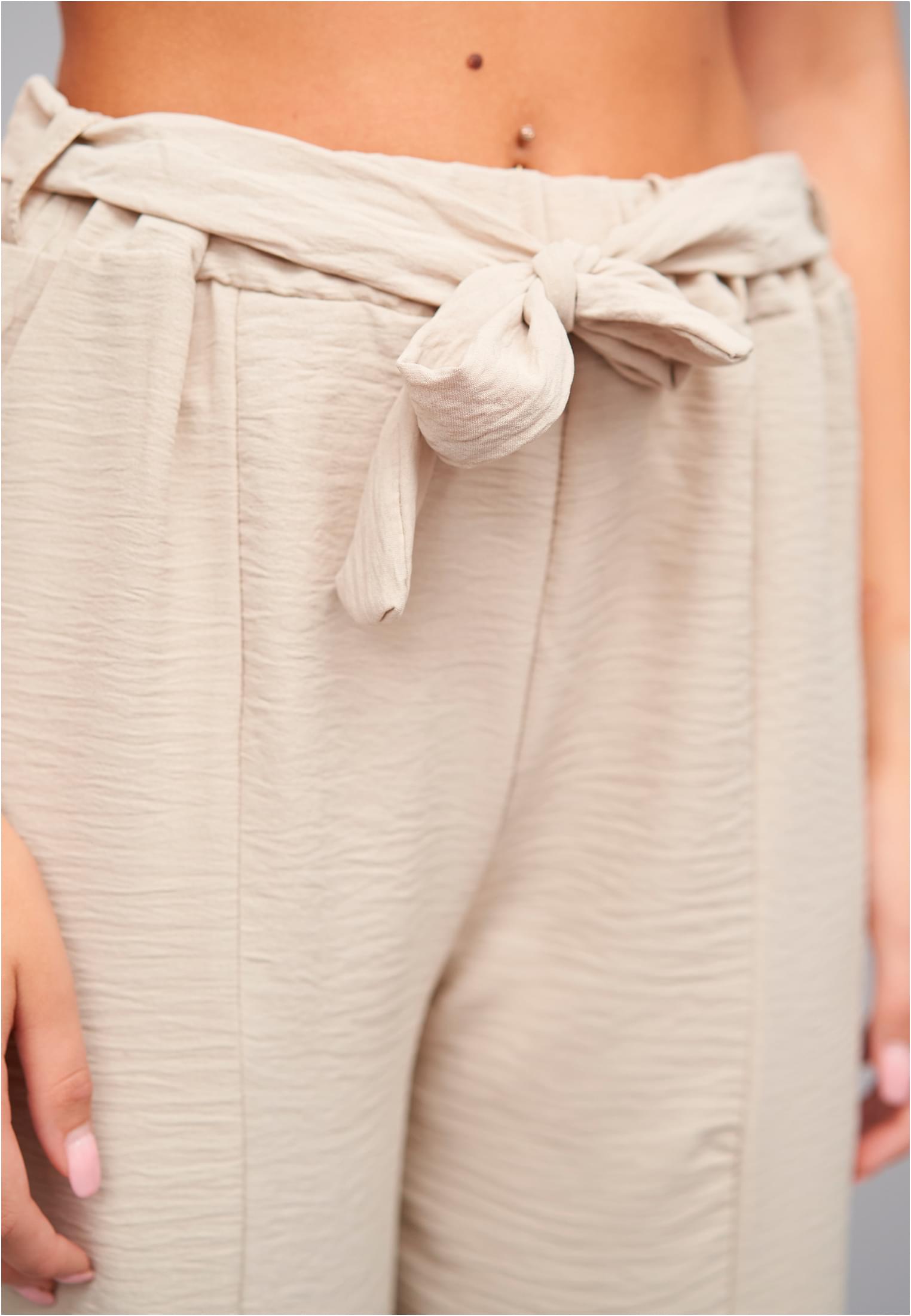 Sommerhose mit seitlichen Schlitz und Bindegürtel beige - variant image 5