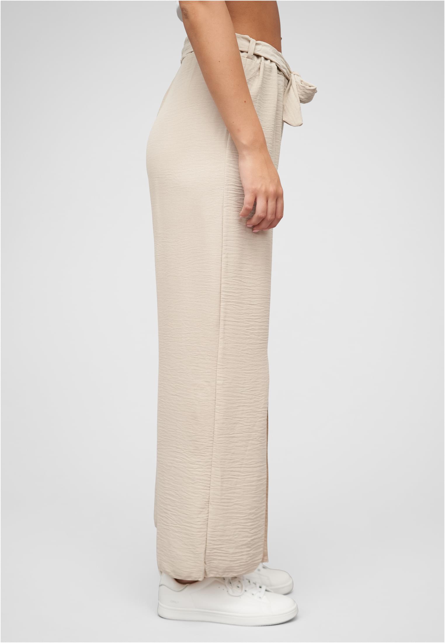 Sommerhose mit seitlichen Schlitz und Bindegürtel beige - variant image 3