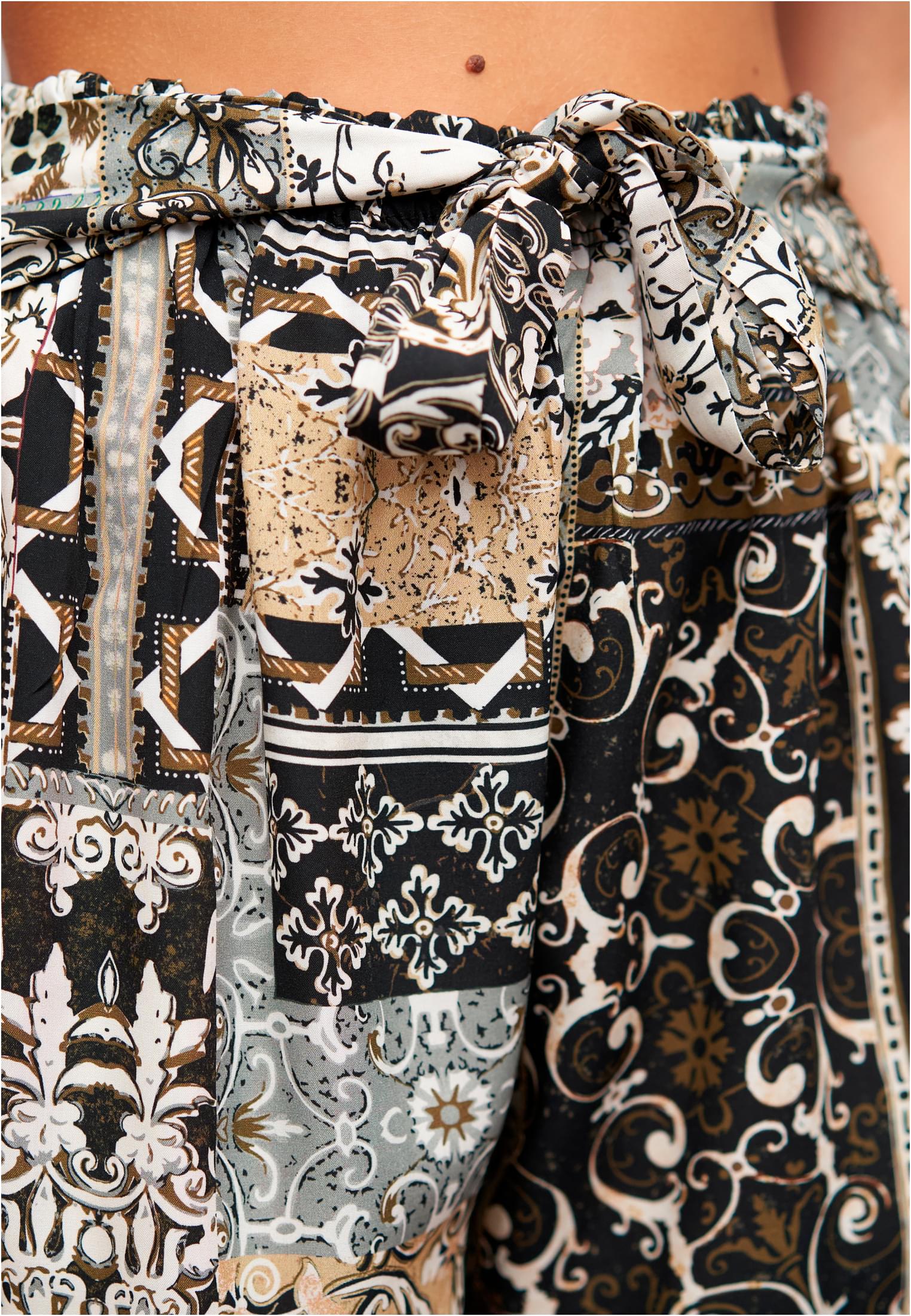 Viskose Shorts mit Bindegürtel und Paisley Print black L - variant image 5